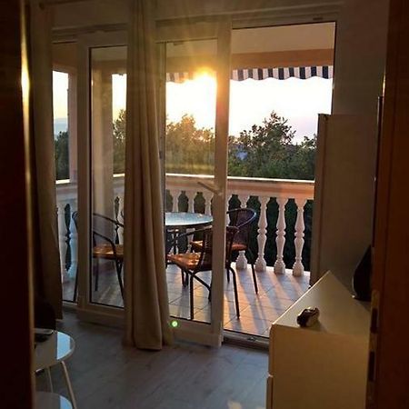 Apartment Poleti Malinska Eksteriør billede