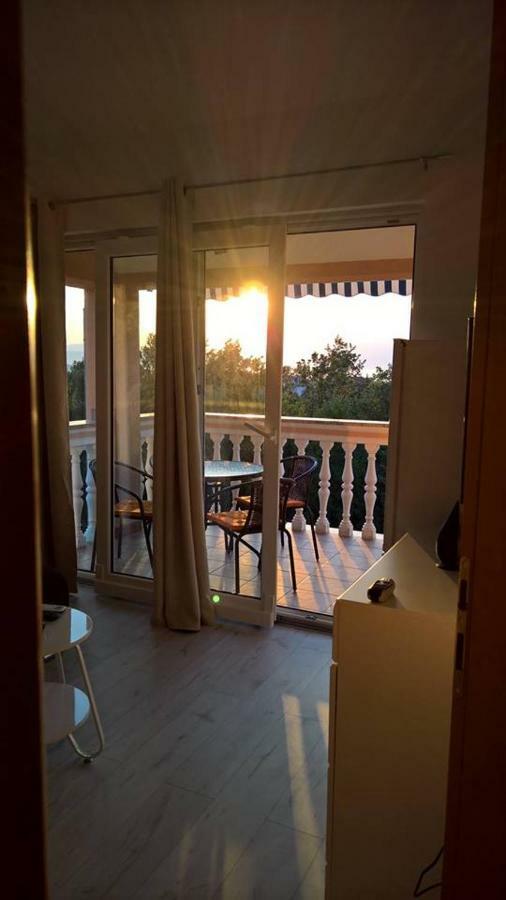 Apartment Poleti Malinska Eksteriør billede